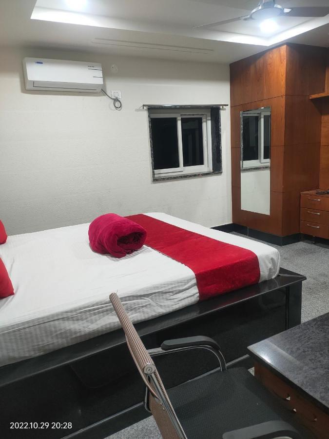 Hotel New Maruthi Inn, Lb Nagar Хайдарабад Экстерьер фото
