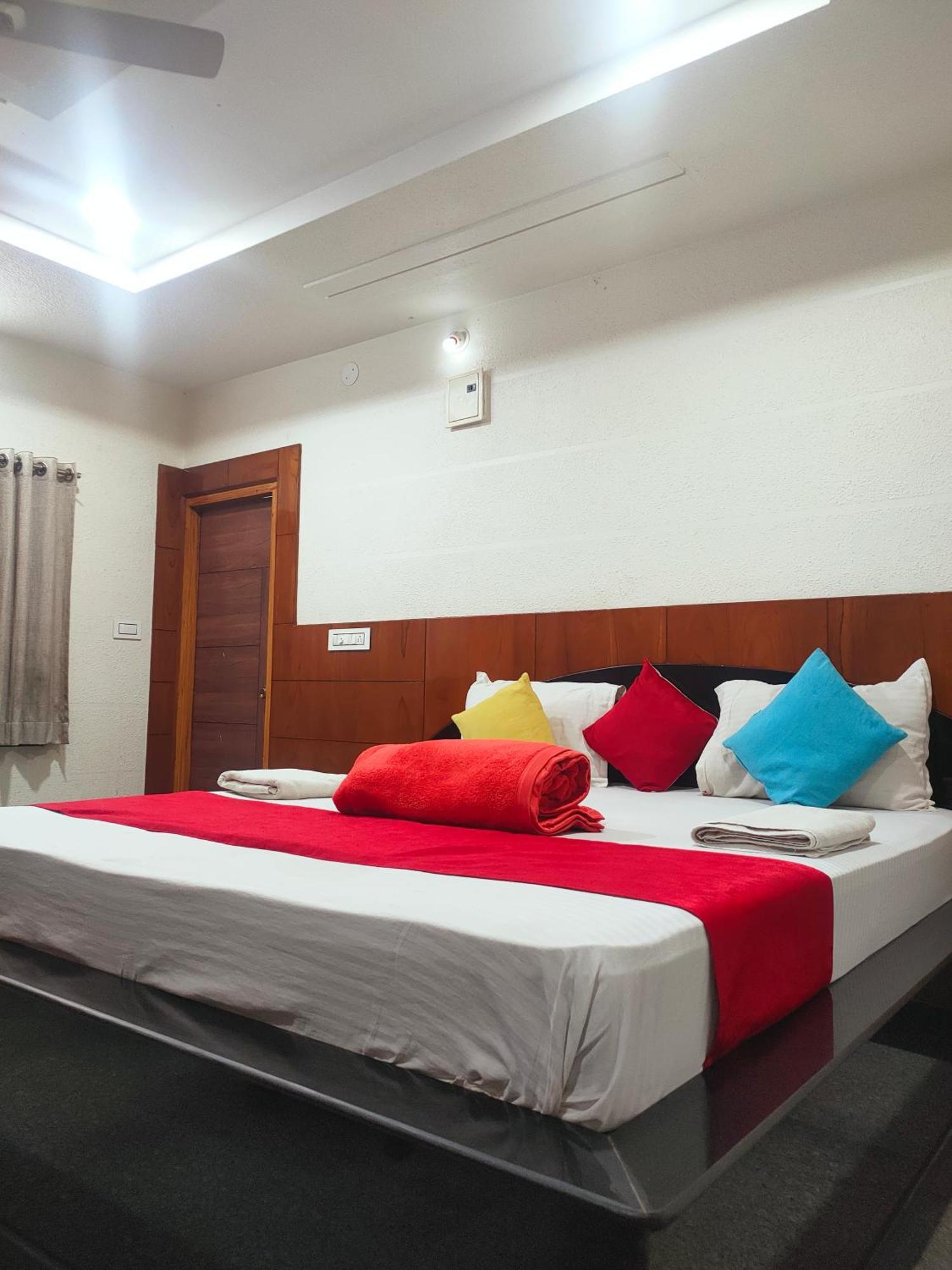 Hotel New Maruthi Inn, Lb Nagar Хайдарабад Экстерьер фото